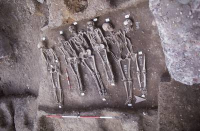 Mass plague grave