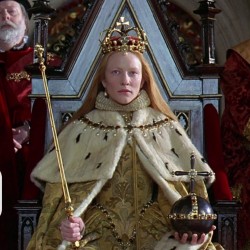 Cate Blanchett as Elizabeth at her coronation in Ezalibeth