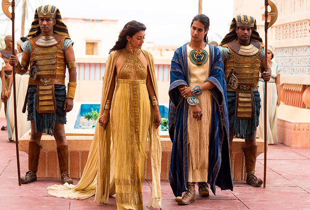 Tutankhamun and wife in Tut